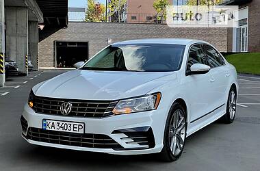 Седан Volkswagen Passat 2016 в Киеве