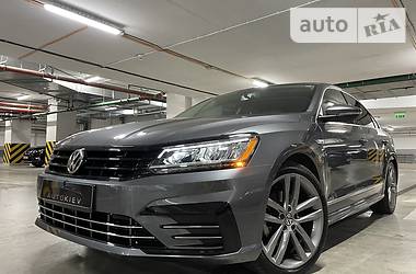 Седан Volkswagen Passat 2017 в Киеве