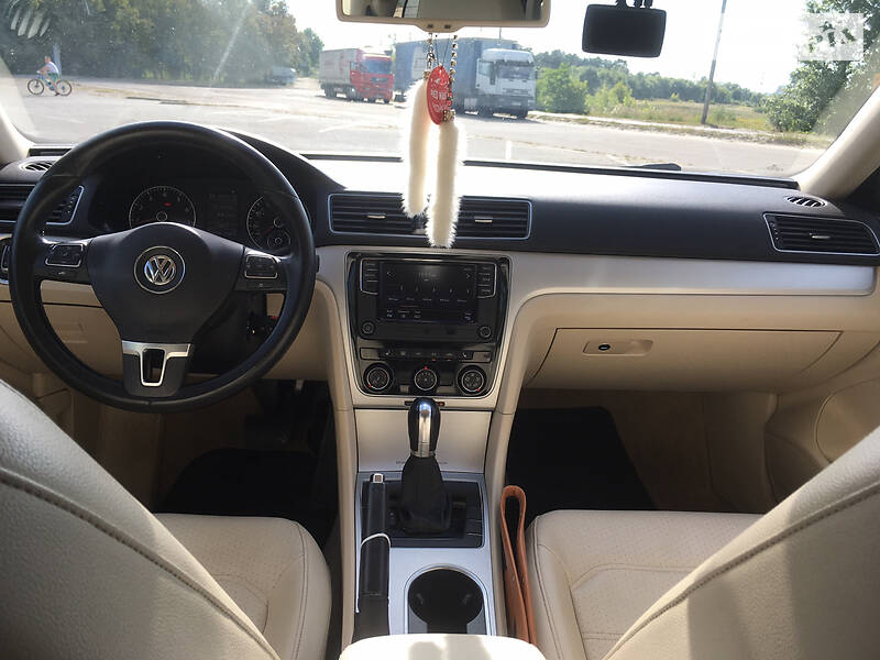 Седан Volkswagen Passat 2012 в Харькове