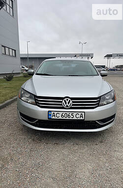 Седан Volkswagen Passat 2013 в Днепре