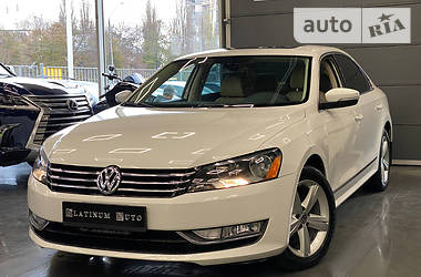 Седан Volkswagen Passat 2013 в Одессе