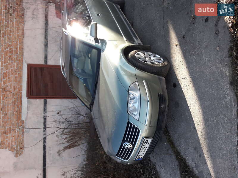Универсал Volkswagen Passat 2002 в Изяславе