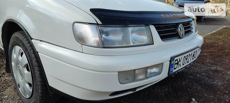 Универсал Volkswagen Passat 1996 в Городке