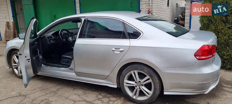 Седан Volkswagen Passat 2014 в Киеве