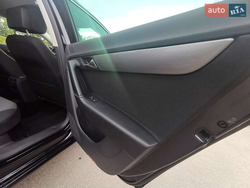 Универсал Volkswagen Passat 2012 в Хмельницком