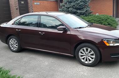 Седан Volkswagen Passat 2012 в Днепре