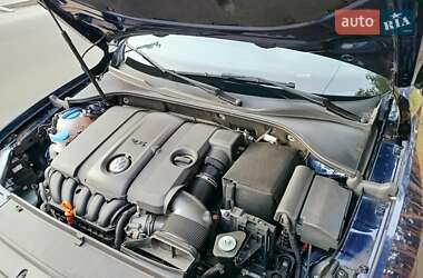 Седан Volkswagen Passat 2013 в Киеве