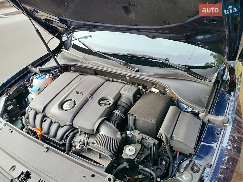 Седан Volkswagen Passat 2013 в Києві
