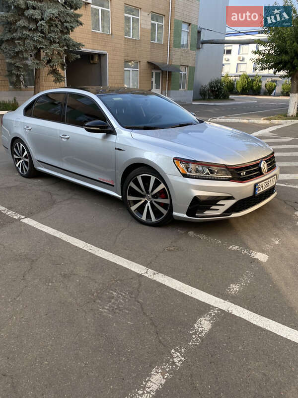 Седан Volkswagen Passat 2018 в Одессе