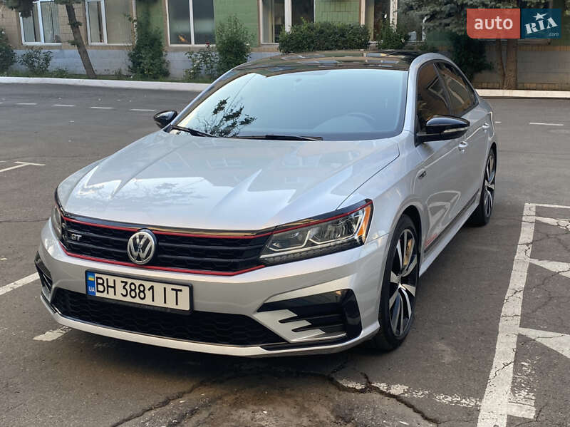 Седан Volkswagen Passat 2018 в Одессе