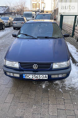 Седан Volkswagen Passat 1996 в Львове