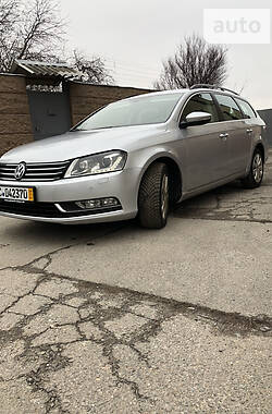 Універсал Volkswagen Passat 2013 в Харкові