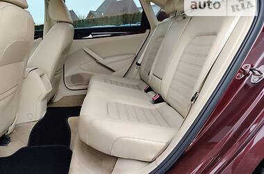 Седан Volkswagen Passat 2012 в Стрые