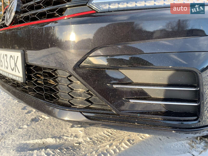 Седан Volkswagen Passat 2018 в Києві