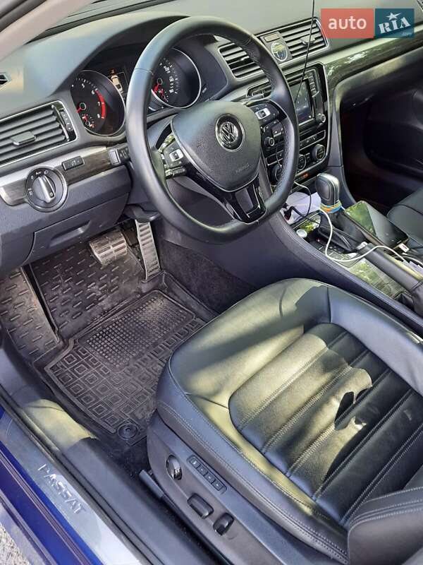 Седан Volkswagen Passat 2016 в Одессе