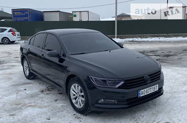 Седан Volkswagen Passat 2015 в Иршаве