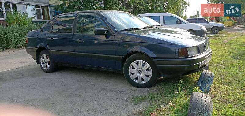 Седан Volkswagen Passat 1991 в Полтаве