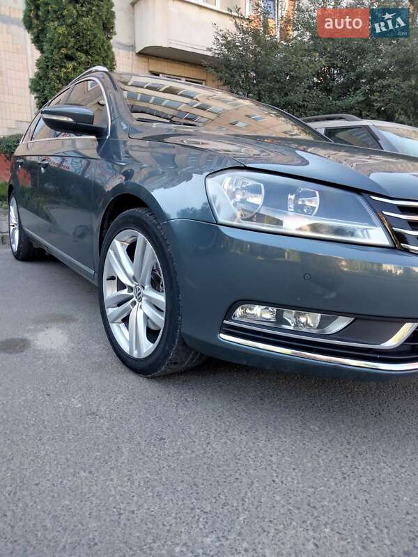 Універсал Volkswagen Passat 2012 в Тернополі