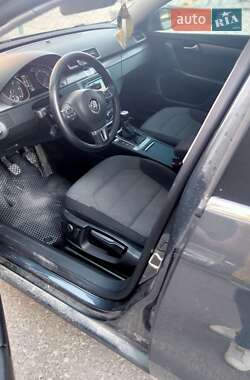 Універсал Volkswagen Passat 2012 в 