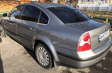 Седан Volkswagen Passat 2003 в Звягеле