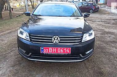 Універсал Volkswagen Passat 2011 в Чернівцях