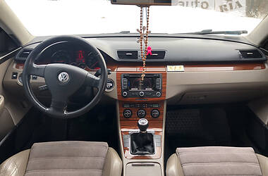 Седан Volkswagen Passat 2005 в Хусте