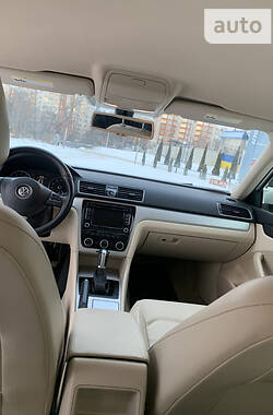 Седан Volkswagen Passat 2012 в Тернополі