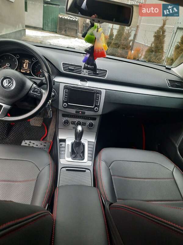 Седан Volkswagen Passat 2012 в Івано-Франківську