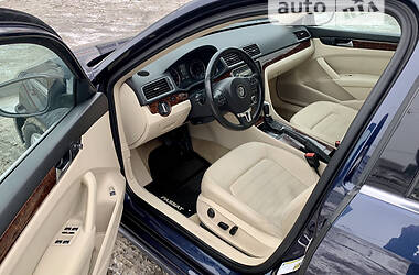 Седан Volkswagen Passat 2012 в Днепре