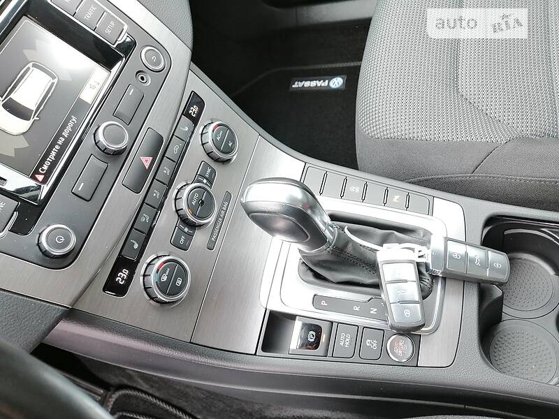 Універсал Volkswagen Passat 2012 в Луцьку
