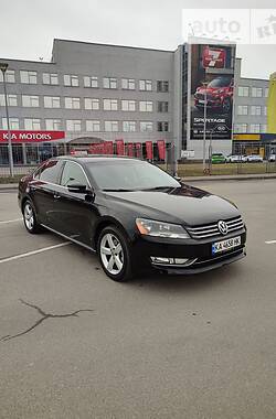 Седан Volkswagen Passat 2012 в Киеве