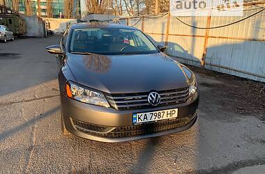 Седан Volkswagen Passat 2012 в Києві