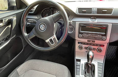 Седан Volkswagen Passat 2012 в Чернівцях