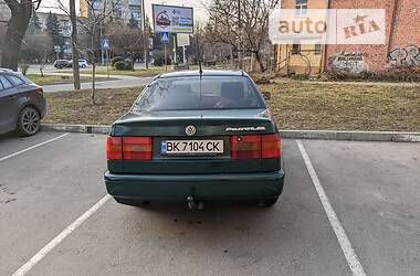 Седан Volkswagen Passat 1994 в Рівному