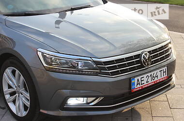 Седан Volkswagen Passat 2018 в Днепре