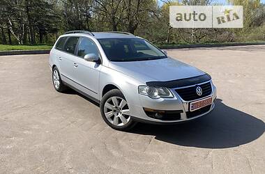 Універсал Volkswagen Passat 2010 в Житомирі