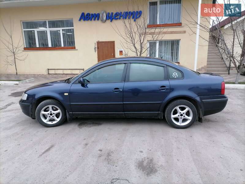Седан Volkswagen Passat 1997 в Барановке