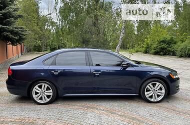 Седан Volkswagen Passat 2013 в Харкові