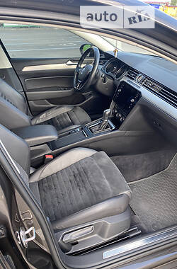 Седан Volkswagen Passat 2017 в 