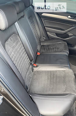 Седан Volkswagen Passat 2017 в 