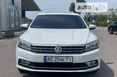 Седан Volkswagen Passat 2015 в Запорожье