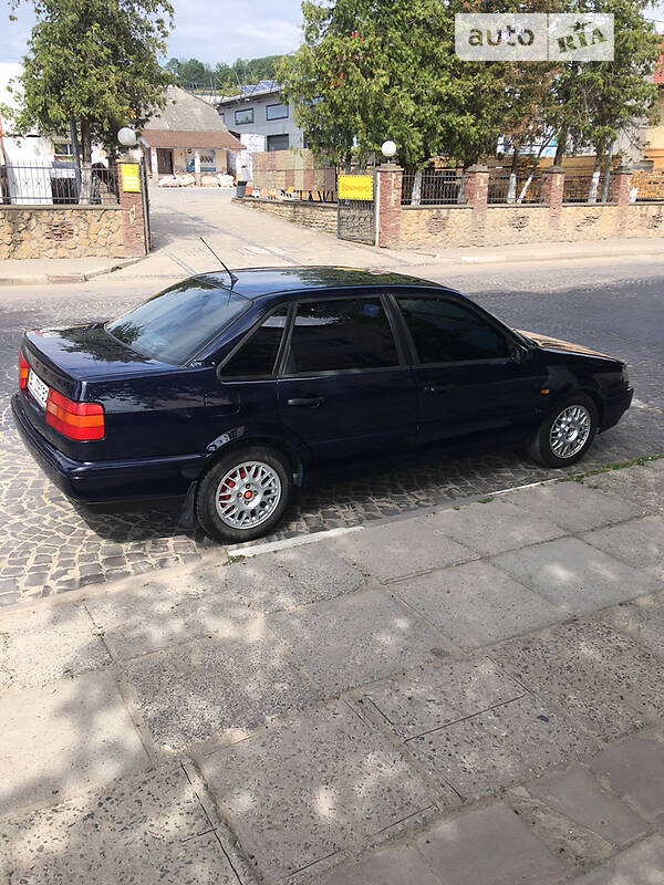 Седан Volkswagen Passat 1995 в Теребовле