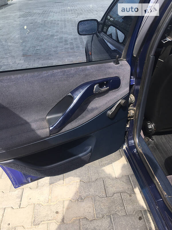 Седан Volkswagen Passat 1995 в Теребовле