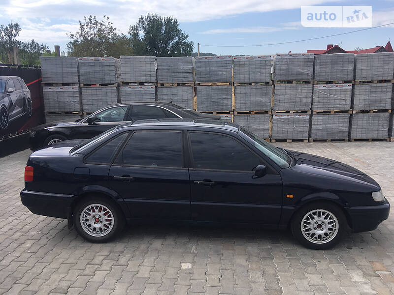 Седан Volkswagen Passat 1995 в Теребовле