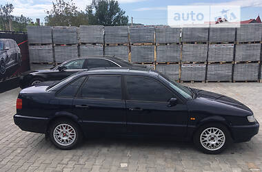 Седан Volkswagen Passat 1995 в Теребовле