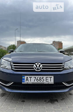 Седан Volkswagen Passat 2013 в Ивано-Франковске