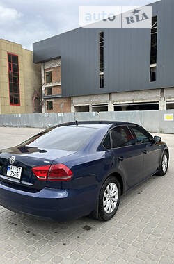 Седан Volkswagen Passat 2013 в Ивано-Франковске