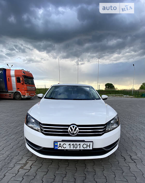 Седан Volkswagen Passat 2015 в Луцке