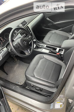 Седан Volkswagen Passat 2012 в Львове