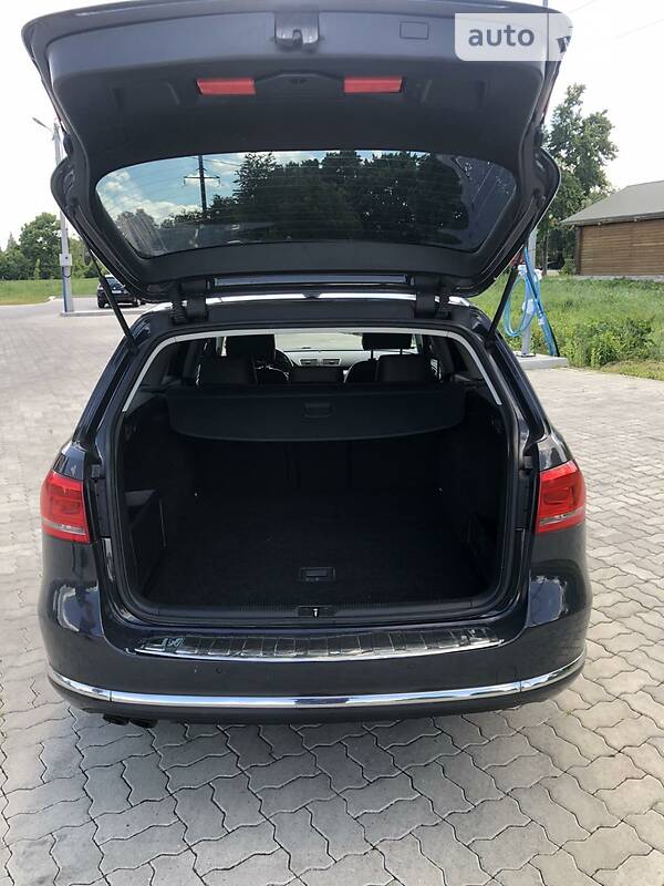Универсал Volkswagen Passat 2012 в Стрые